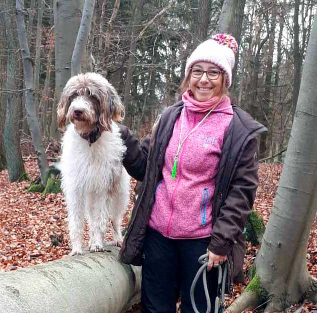 Silvia mit Schulhund Pünktchen